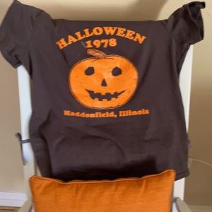 Shirt from the movie Halloween 🎃. It fits like a medium new
